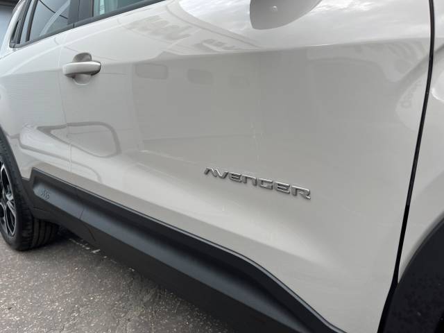 2024 Jeep Avenger 1.2 e-Hybrid MHEV Summit e-DCT Euro 6 (s/s) 5dr