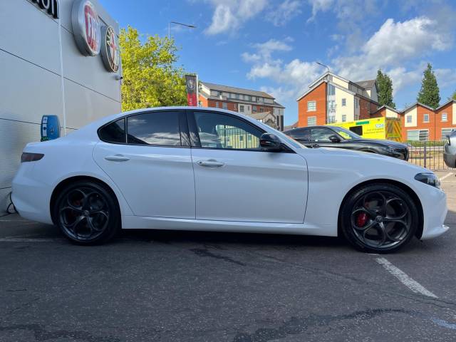2025 Alfa Romeo Giulia 2.0T Tributo Italiano Auto Euro 6 (s/s) 4dr