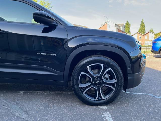 Jeep Avenger E-summit156hp Auto