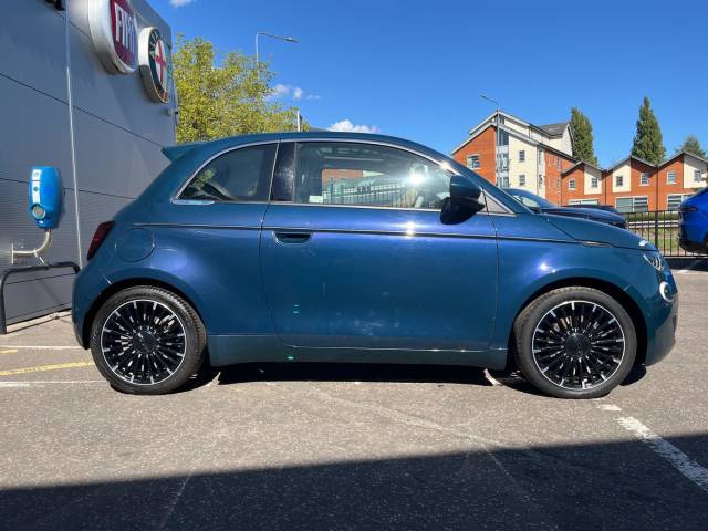 2022 Fiat 500e 42kWh La Prima Auto 3dr