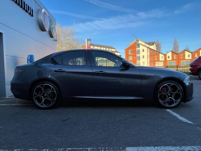 2025 Alfa Romeo Giulia 2.0T Veloce Saloon 4dr Petrol Auto Euro 6 (s/s) (280 ps)