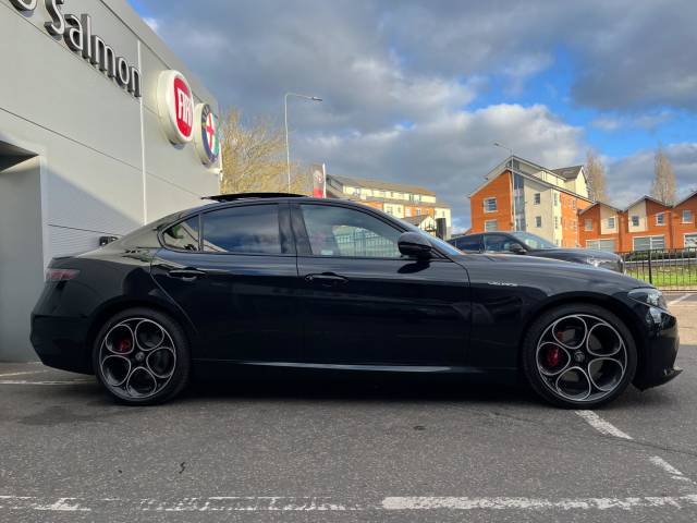 2025 Alfa Romeo Giulia 2.0T Veloce Auto Euro 6 (s/s) 4dr