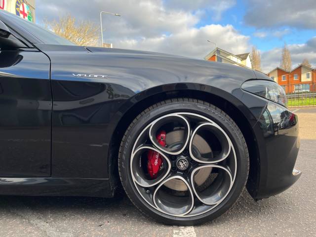 2025 Alfa Romeo Giulia 2.0T Veloce Auto Euro 6 (s/s) 4dr