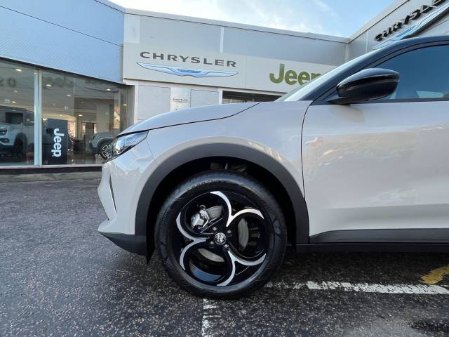 2025 Alfa Romeo Junior 1.2 MHEV Ibrida SUV 5dr Petrol Hybrid e-DCT Euro 6 (s/s) (136 ps)