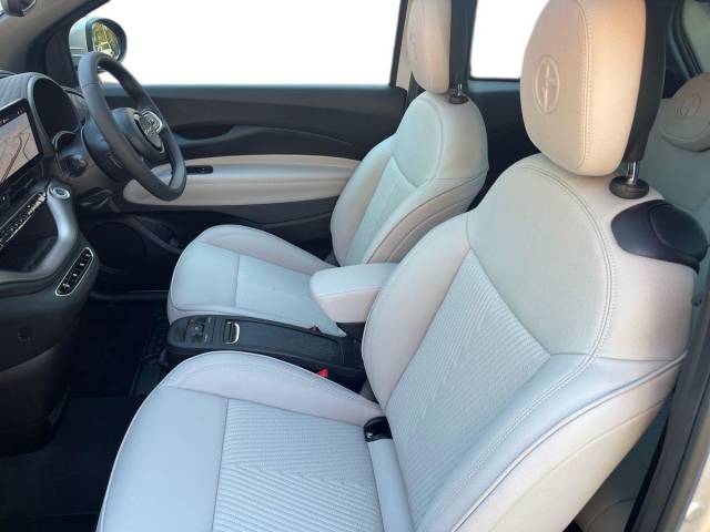 2026 Fiat 500e 42kWh Giorgio Armani Hatchback 3dr Electric Auto (118 ps)
