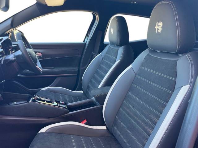 2026 Alfa Romeo Junior 54kWh Elettrica Sport Speciale SUV 5dr Electric Auto (156 ps)